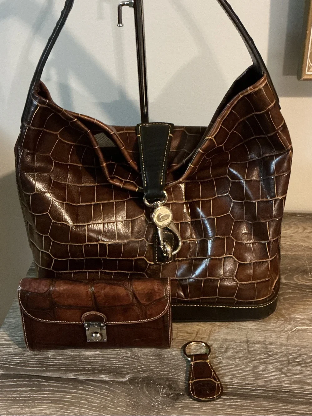 Dooney & Bourke Brown Croc-Embossed Hobo Shoulder Bag Wallet Key Fob 3pc EUC